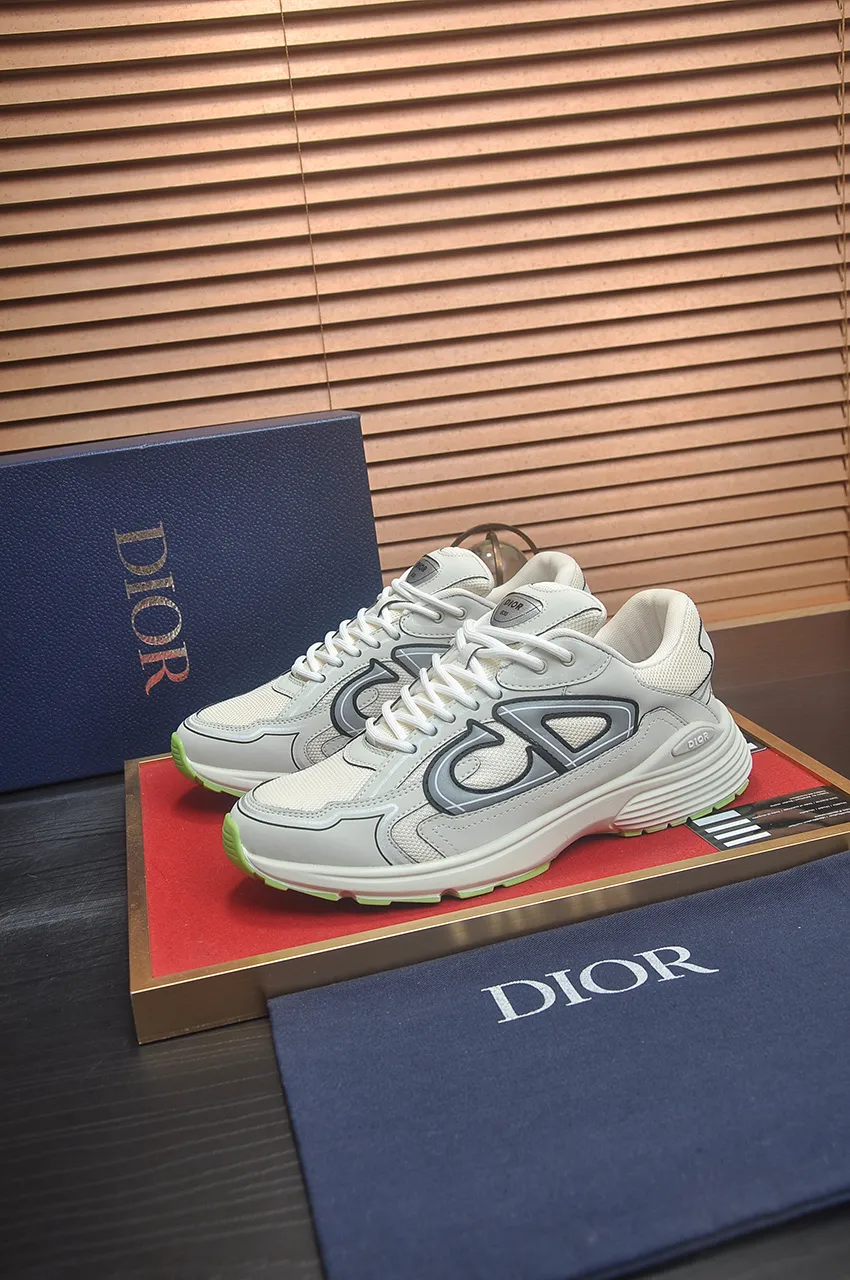 Men's men's shoes 💰: 500💶 (top original order) Brand: Dior (Dior) Standard code: Men's code 38-44 (45 customized) Grade: Same as the official website Material: Top original cowhide spliced ​​together Original wear-resistant and lightweight outsole Style category: Fashionable casual shoes Distinguished luxury brand elements top luxury Color: Actual picture color